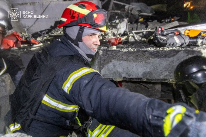 Новини Харкова: Масштабна пожежа після удару по Новій почті в Коротичі